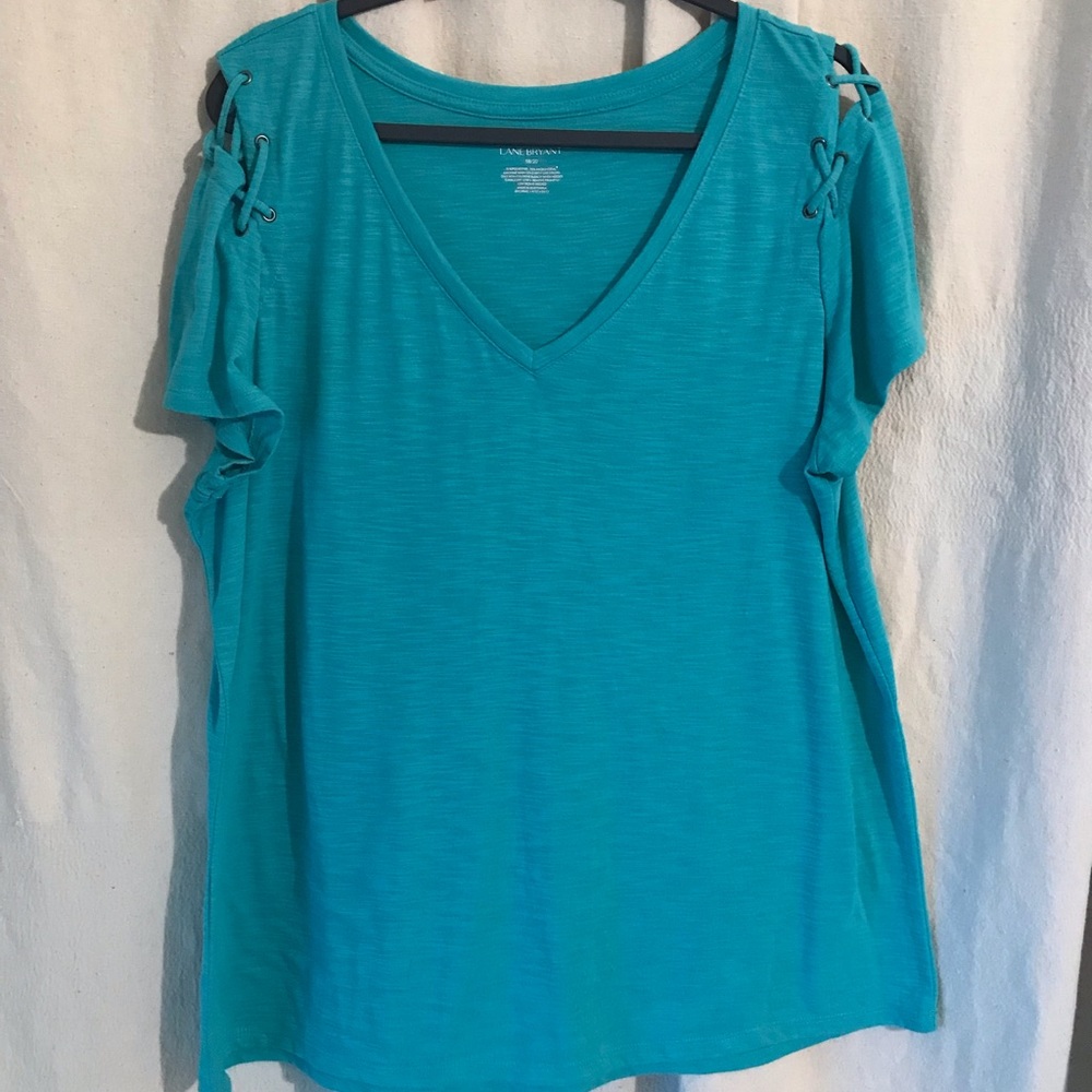Turquoise laced sleeve tee